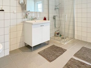 Bathroom - 5 Star Holiday Home in Trelleborg-by Traum (Trelleborg)