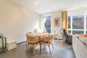 Apartment | Dining