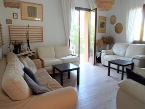 Living area - Belvilla by OYO Il Castagneto (Pisogne)