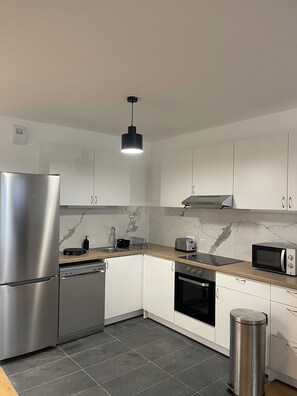 Micro-ondes, four, plaque de cuisson, lave-vaisselle