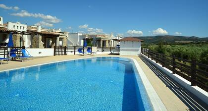 Villa in Alghero With Pool & Near Town
