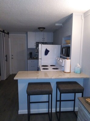 電子レンジ、オーブン、コンロ