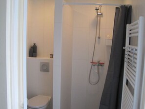 Apartment | Bathroom - 1 From Fam. Moritz Koopman (Petten)