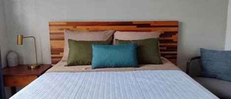 3 bedrooms, desk, iron/ironing board, WiFi