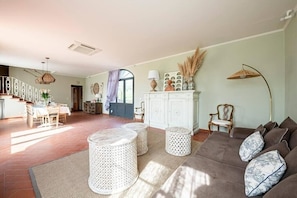Living area - 5 Bedroom Villa in Capannori (Capannori)