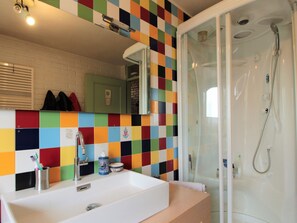 House | Bathroom | Shower - Belvilla by OYO Ca' Landrini (Vo)