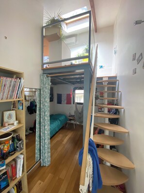 6 dormitorios, tabla de planchar con plancha, wifi y ropa de cama