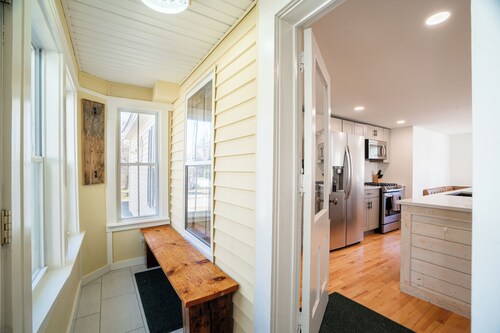 Historic Riverfront House: 5 Bedrooms 3.5 Baths on 5 Acres