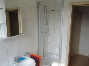 House | Bathroom - Bolliger 2 Modern Retreat (Kalkhorst)