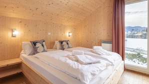 Chalet | 4 dormitorios, mobiliario individual, ropa de cama