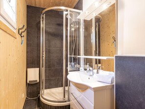Chalet | Bathroom - Spacious Chalet With IR Sauna and Whirlpool (Murau)