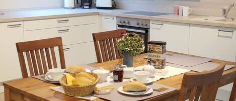 Casa | Cocina privada | Horno, tetera eléctrica y tostadora