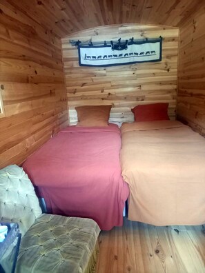 2 quartos, ferros/tábuas de passar roupa, Wi-Fi, roupa de cama