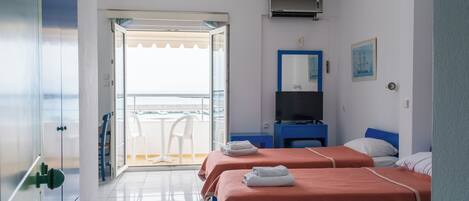 Studio, 2 Katil Bujang (Single), Sea View | Peti besi dalam bilik, kalis bunyi, Wi-fi percuma, cadar katil