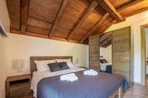 Casa | 4 quartos, individualmente mobiliados, ferros/tábuas de passar roupa
