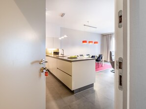 Apartment | Private kitchen | Microwave, electric kettle, toaster - Apartment in St-idesbald Near the Beach (Koksijde)