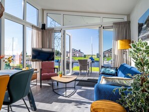 House | Living area - Beautiful Chalet With a Jetty, Near Frisian Lakes (Akkrum)