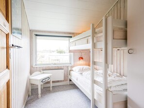 House - 6 Person Holiday Home in Henne (Henne)