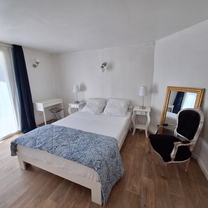 2 chambres, fer et planche à repasser, Wi-Fi gratuit, draps fournis