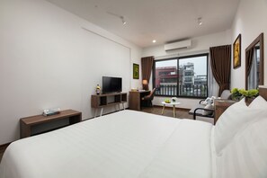 Deluxe Double Room, Private Bathroom, City View | Individually decorated, individually furnished, desk, free WiFi