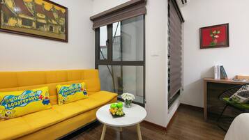 Economy Twin Room, Non Smoking | Individually decorated, individually furnished, desk, free WiFi