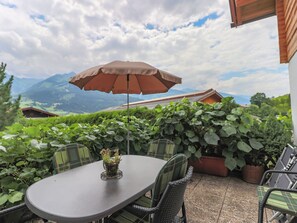 Dining - Cosy Holiday Home Near ski Area (Piesendorf)