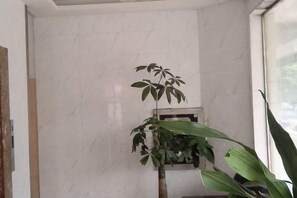 Ảnh chưa phân loại, 2 trong số 9 ảnh, nút