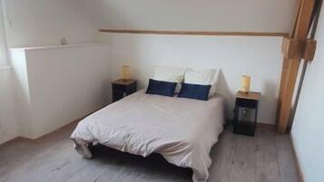 2 bedrooms, soundproofing, iron/ironing board, free WiFi