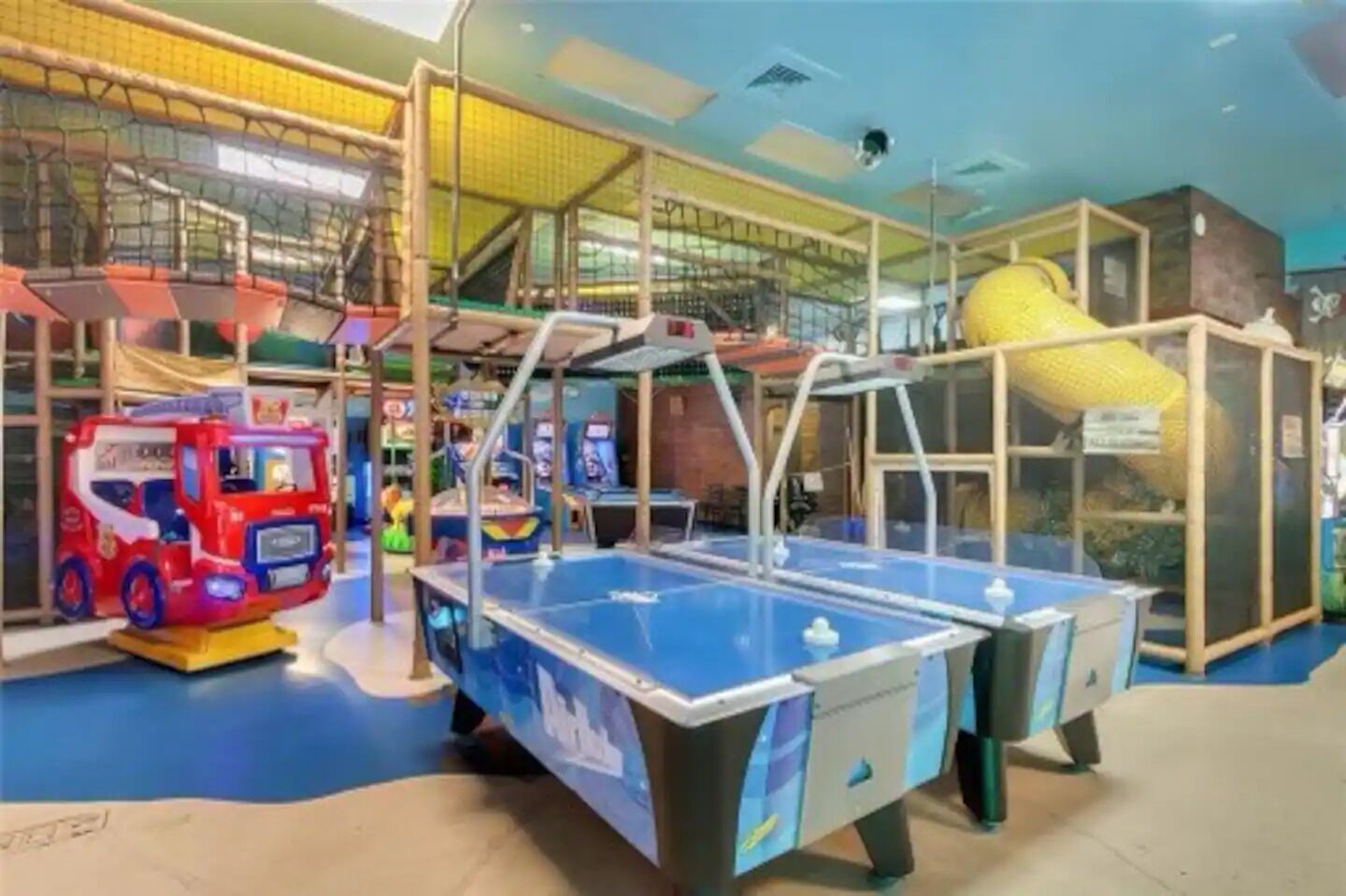 3 bed 3 bath townhome in world class resort with amazing amenities lazy river.