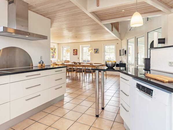 House | Private kitchen - 10 Person Holiday Home in Blavand (Blavand)