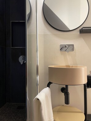 Superior Apartment, Sea View | Bathroom | Slippers - 5TERREONTHEROCKS (Riomaggiore)