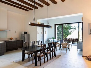 Apartment | Dining - Winery Apartment for two With Private Terrace (La Torre de Claramunt)