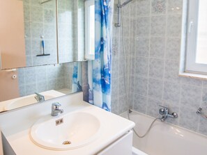 Apartment | Bathroom - Flat in Koksijde Near Seafront (Middelkerke)