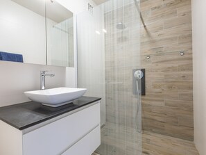 Apartment | Bathroom