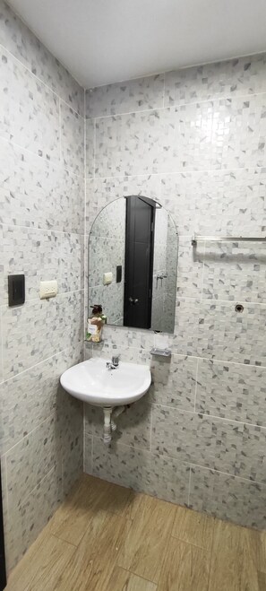 Hair dryer, towels, soap, shampoo - Wellnes Integral (Cuenca)