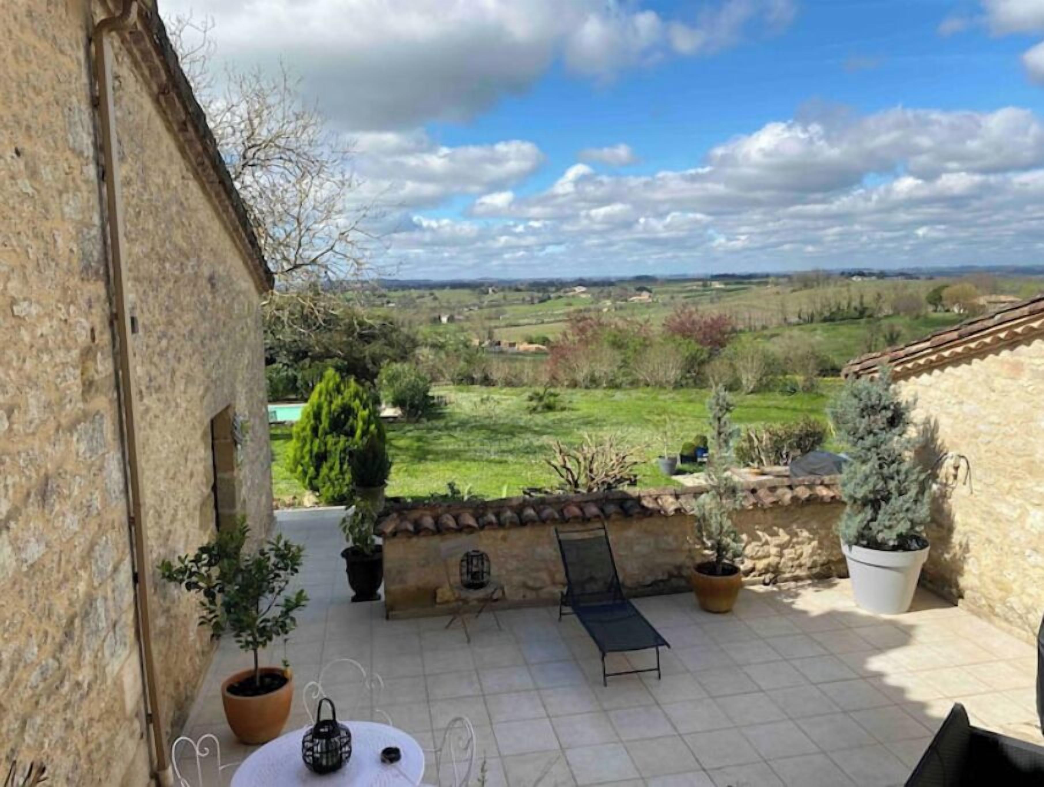 تناول الطعام بالخارج