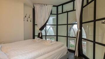 3 bedrooms, bed sheets