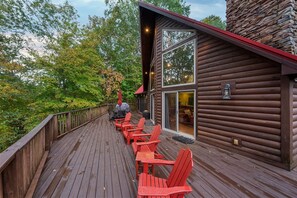 Terrace/patio - The Cozy Nolin Cabin in Mammoth Cave, KY makes for the Perfect Lakefront Getaway (Mammoth Cave)
