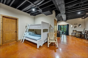 Interior - The Cozy Nolin Cabin in Mammoth Cave, KY makes for the Perfect Lakefront Getaway (Mammoth Cave)