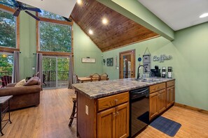 Interior - The Cozy Nolin Cabin in Mammoth Cave, KY makes for the Perfect Lakefront Getaway (Mammoth Cave)