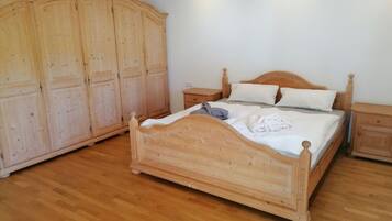Cottage | 3 bedrooms, individually furnished