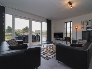 Villa | Living area - Waterfront Villa With Sauna (Makkum)