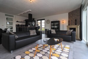 Living room - Waterfront Villa With Sauna (Makkum)