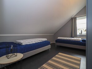 Villa | 4 bedrooms, individually furnished, bed sheets - Waterfront Villa With Sauna (Makkum)