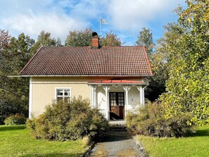 House | Exterior - 4 Star Holiday Home in NYE (Nye)