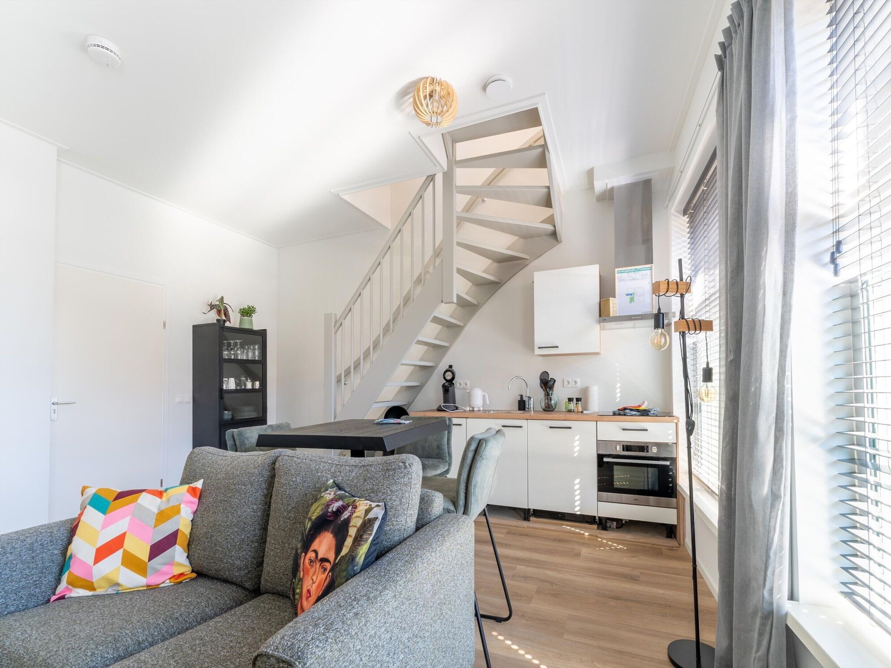 Apartment | Private kitchen | Electric kettle, toaster, cookware/dishes/utensils