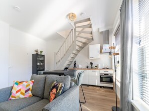 Apartamento | Cocina privada | Hervidor eléctrico, tostadora y utensilios de cocina