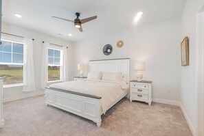 4 slaapkamers, een bureau, wifi, beddengoed