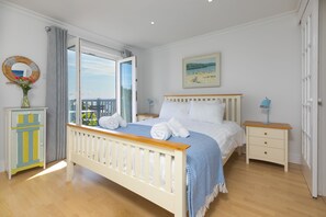 3 bedrooms, desk, iron/ironing board, WiFi