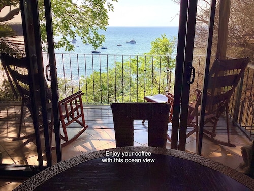 Amazing ocean view condo, steps to the beach, 3 pools, gated community